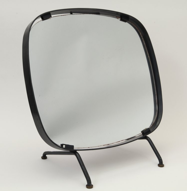 UNO SPECCHIO DA TAVOLO, anni "60.  Acciaio (1 of 1)