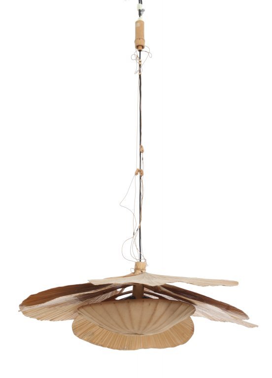 INGO MAUER Una lampada a sospensione "Hana": INGO MAUER Una lampada a sospensione "Hana" per DESIGN M, anni "70. BambÃ¹, carta di riso. Altezza cm 110, diametro cm 80. Letteratura: catalogo Design M anni "60, pagine non numerate.