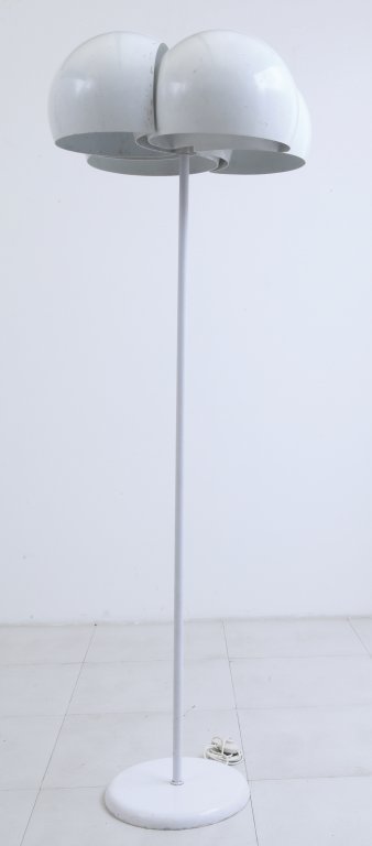 VICO MAGISTRETTI Una lampada da terra (1 of 1)