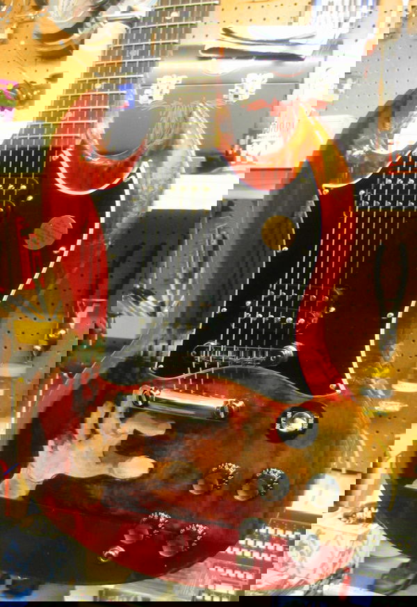 1013 KIEFER SUTHERLAND DESIGNED GIBSON SG GUITAR Lot 1013