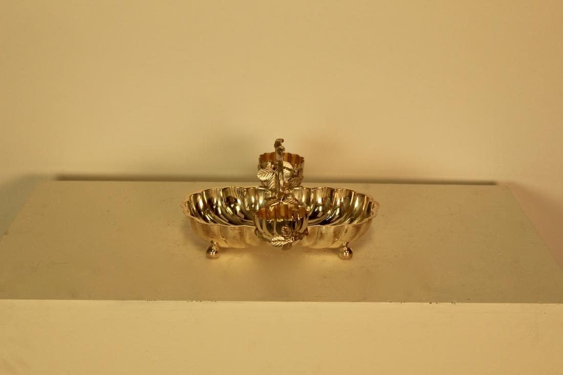 F.R. & Co Handled Silver Plate Serving Piece (1 of 6)