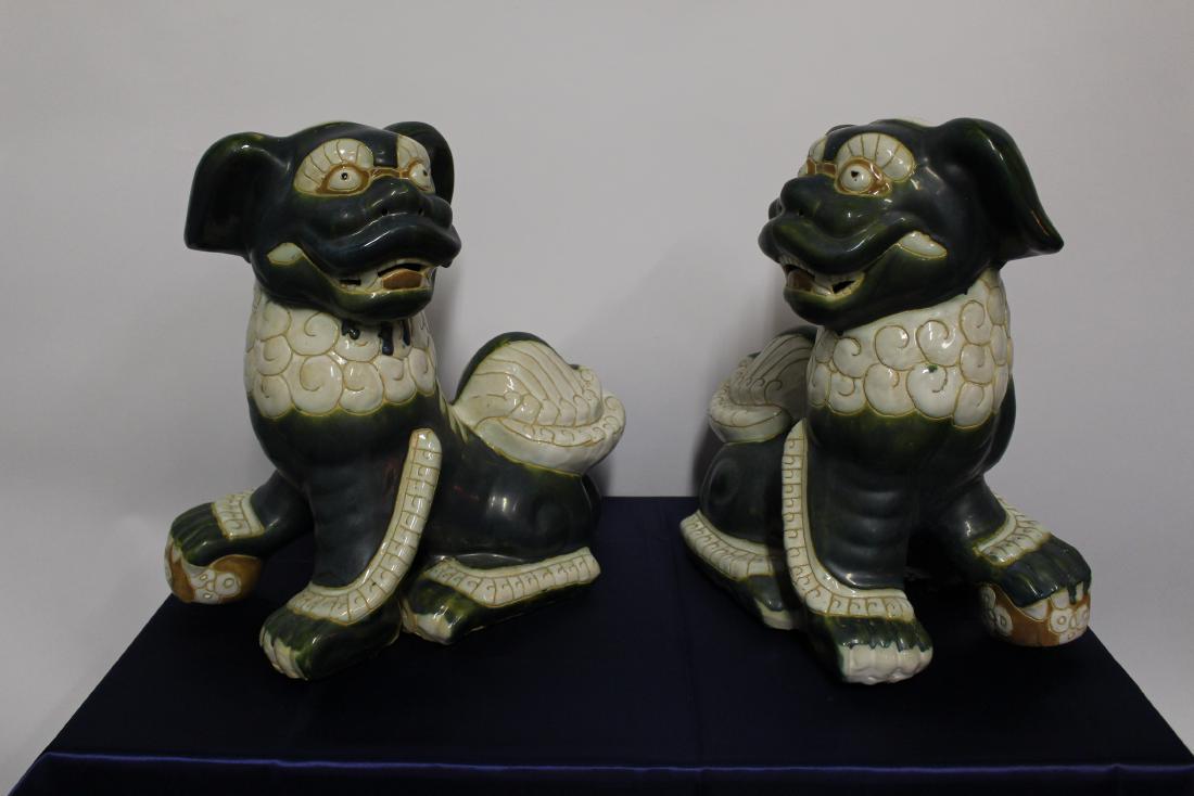 Midcentury Pair of Chinese Ceramic Foo Dogs (1 of 6)