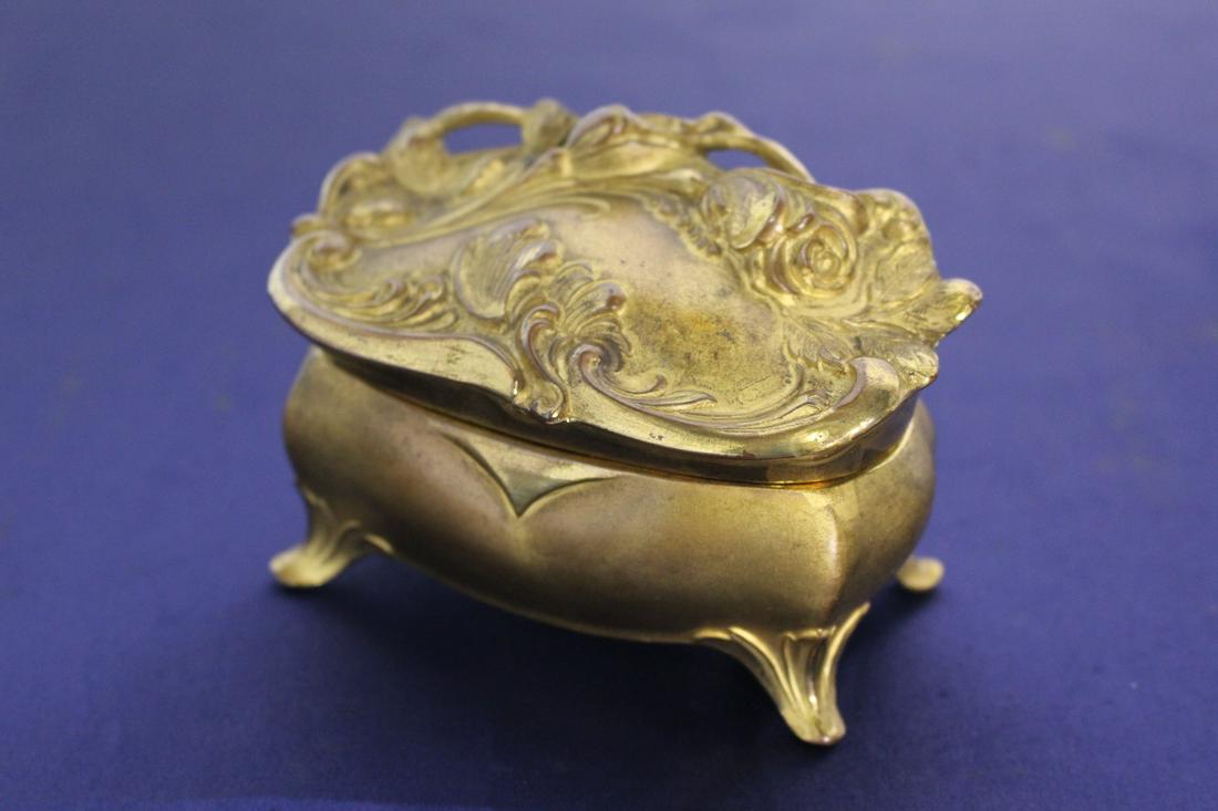 C. 1840 Small Victorian Jewel Box in Mint Condition: C. 1840 Small Victorian Jewel Box in Mint Condition. Marked JB. 4"L x 2.25"W x 2.5"H.