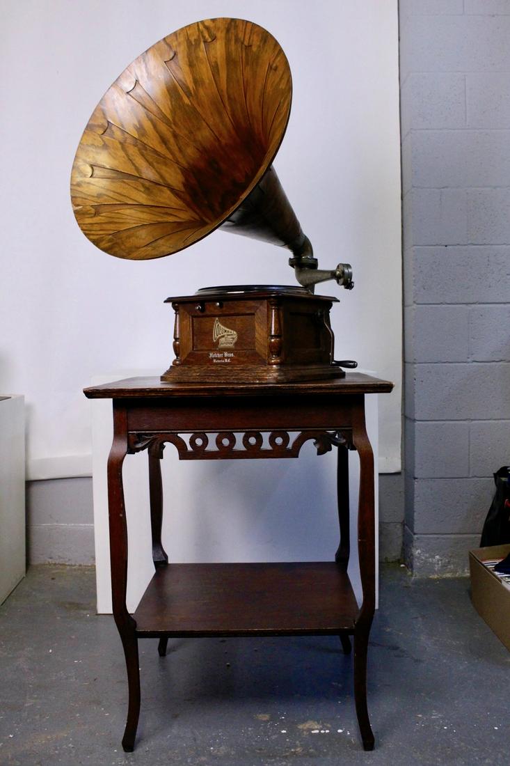 Columbia BI Sterling Dis Phonograph with Oak Spear-Tip Oak Horn (1 of 15)