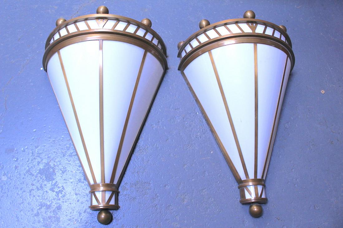 Pair of Mid Century Vintage Theatre Wall Sconces (1 of 14)