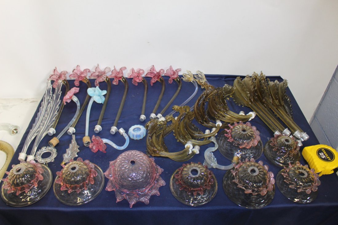 45 Pieces of Venetian Parts for Fixture: 45 pieces of Venetian parts for light fixture in perfect condition. Varied dimensions.