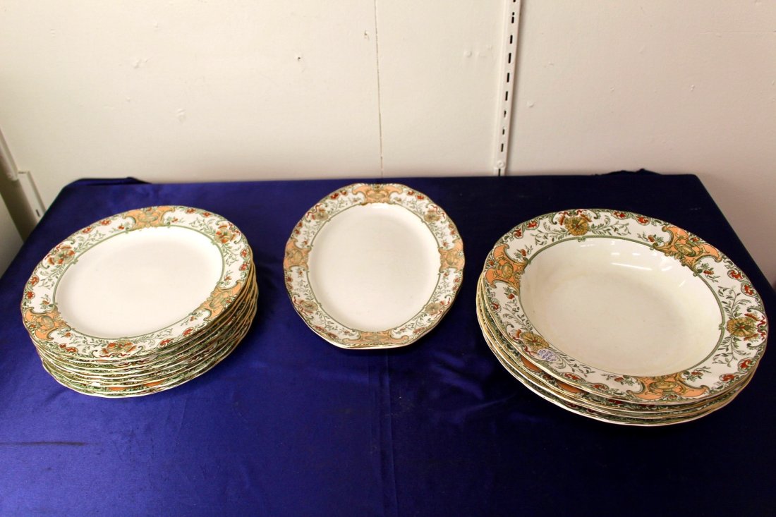 England Royal Doulton Porcelain Dinner and Soup Plates: England Royal Doulton porcelain plates including 4 soup plates, 9 dinner plates, 1 small serving plate. Soup plate measures 10.5" dia. Dinner plate measures 9" dia. Serving plate measures 11" long