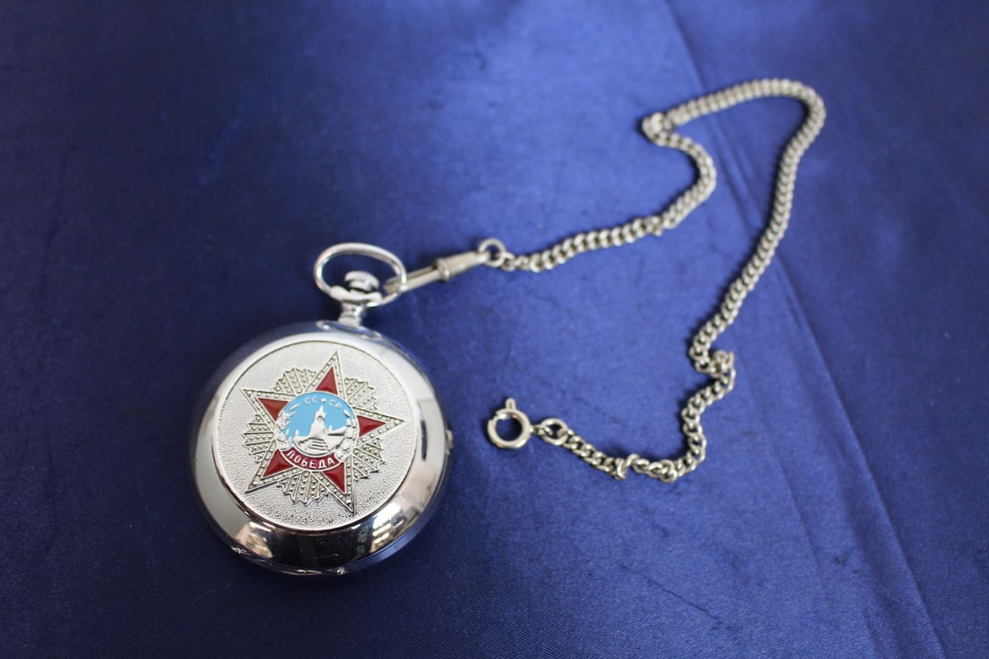 Vintage Molnija Pocket Watch Victory of WWII Made in USSR: Vintage Molnija pocket watch from Soviet Era USSR 1990s, made in USSR for 50 years of Victory WW2 1941 to 1945. The watch is in good condition with nice and specially designed with enamelled designs, 
