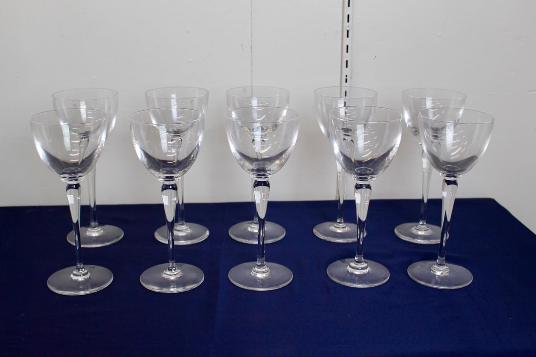 Saint Louis Red Wine Glasses Etched On Bottom St LOUIS GLASSWARE: Set of 10 Saint Louis crystal stemware red wine glasses, etched on bottom St LOUIS GLASSWARE.Each glass measures 9"H x 3 1/4" Diameter. In excellent condition. The crystal Saint Louis is the oldest cr