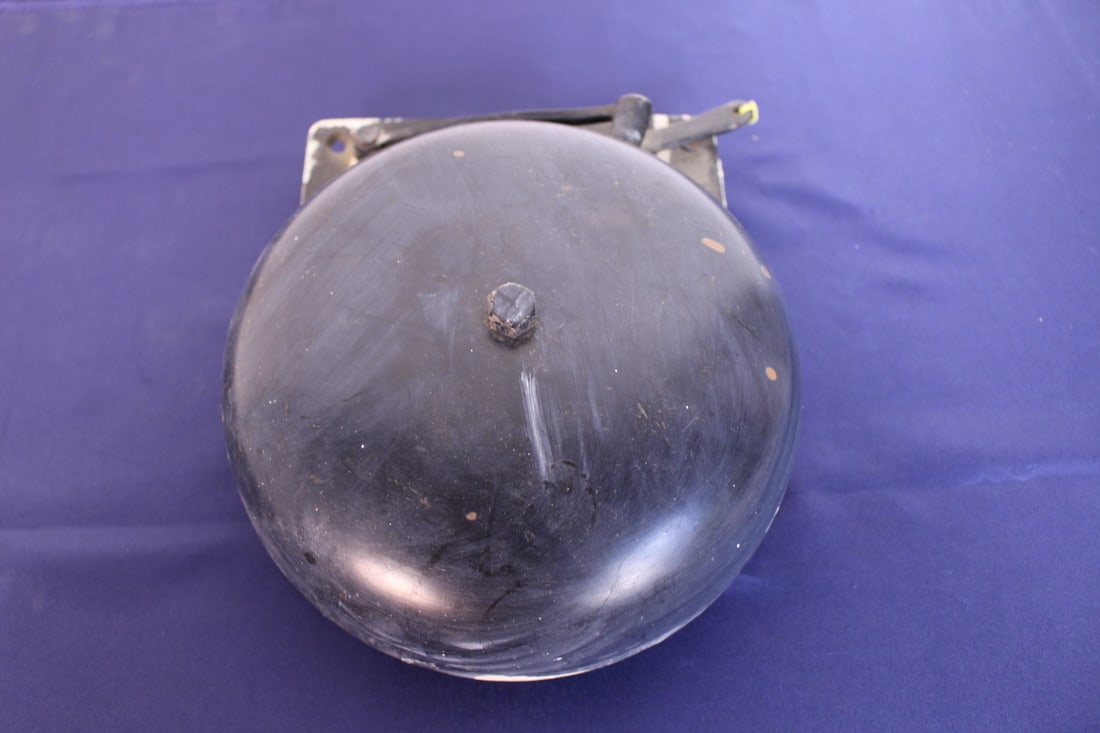 Large Vintage Auditorium Mechanical Bell from Ottawa: Large vintage auditorium mechanical bell, good working condition, acquired from an old auditorium hall in Ottawa. 9.6"H x 7.5"W