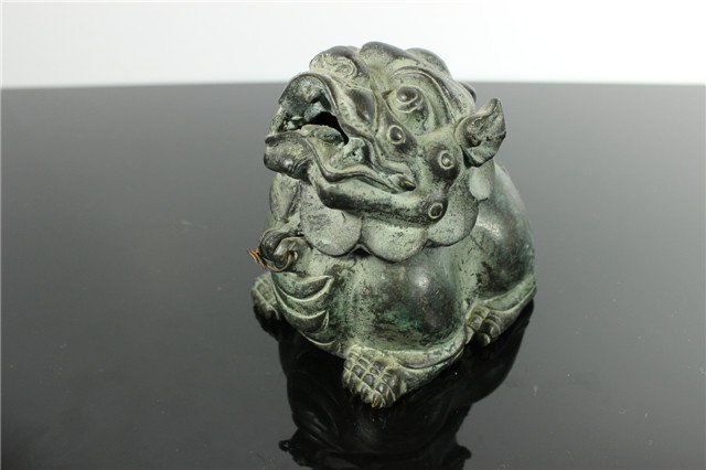 A bronze lion censer (1 of 6)