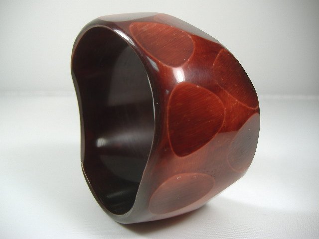 Vintage Lucite Firestorm Bangle Bracelet: For auction, this amazing vintage lucite firestorm bangle bracelet. This bangle features a reflective ruby color mixed in with black onyx to create an amazing design. It measures approx. 2 inches at i