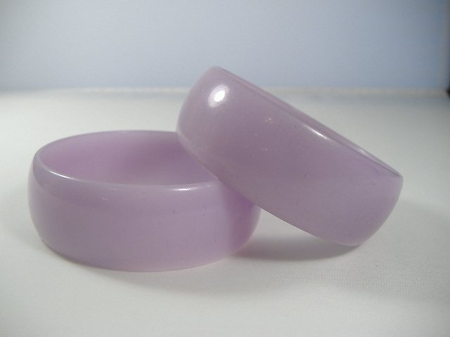 2 Vintage Lucite 1970s Amethyst Bangle Bracelets: Manufactured by Best Plastics of Providence RI in the 1970s. Each Measures approx. 1 inch in width and approx. 2 3/4 inches in diameter.