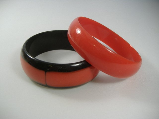 2 Vintage Lucite 1970s Ladybug Bangle Bracelets: Manufactured by Best Plastics of Providence RI in the 1970s. Each Measures approx. 1 inch in width and approx. 2 3/4 inches in diameter.