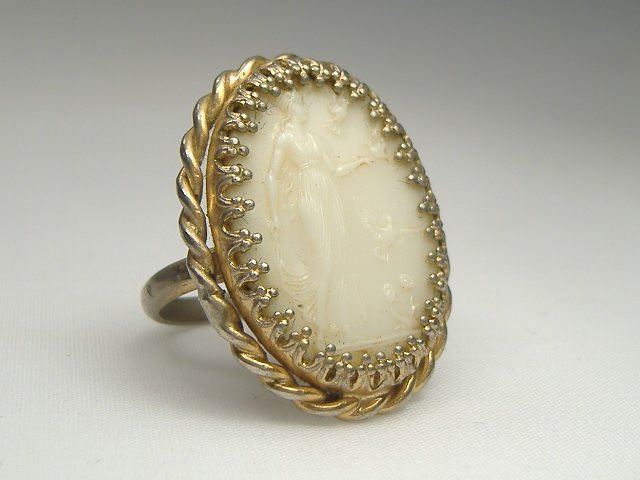 Vintage Gorgeous Cameo Ring: Features a brilliant cameo as the center piece.