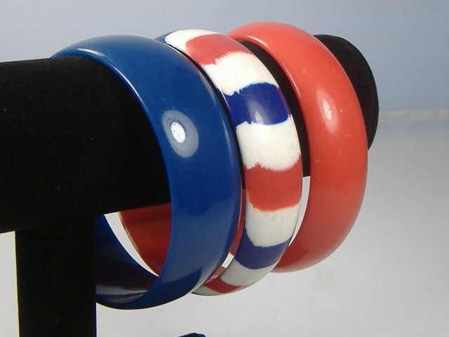 3 Vintage Lucite 1970 USA Bangle Bracelets: Excellent condition! Manufactured by Best Plastics of Providence RI in the 1970s. Original Stock. Measures Approx. 1 inch in width and approx. 2 3/4 inches at their maximum diameter.