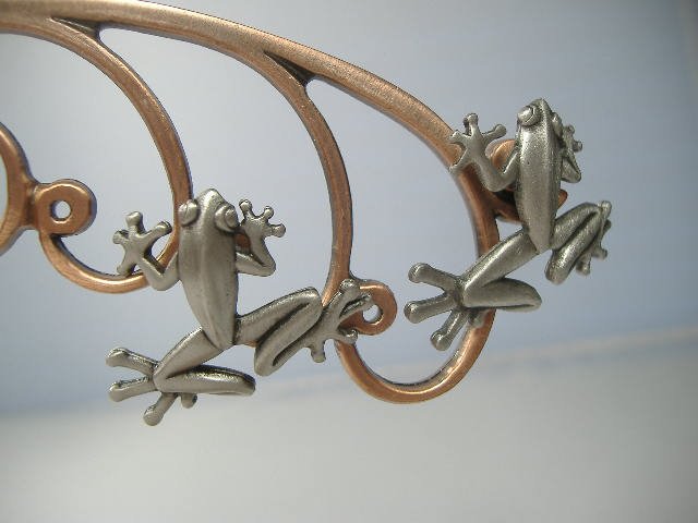 Vintage Signed JJ Frog Earrings: Measure approx. 1 inch in length. Earrings are post style.