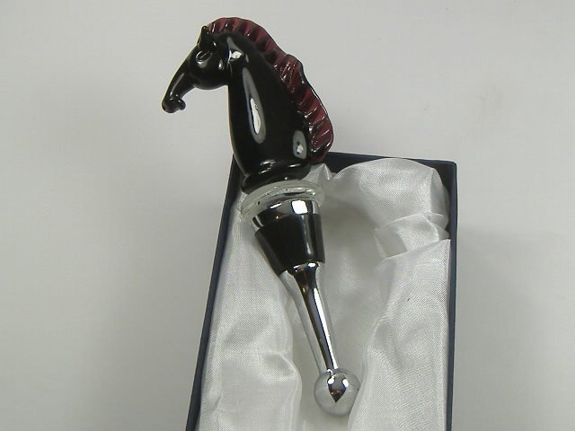 Vintage Murano Glass Onyx Horse Wine Stopper: A wine stopper is an essential wine accessory to close leftover wine bottles before refrigerating them. Wine stoppers are used because it is hard to put the original cork back into the bottleneck. Thi