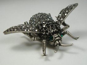 Vintage Onyx Swarovski Crystal Bee Pin/Brooch: Measures approx. 3 inches in length.