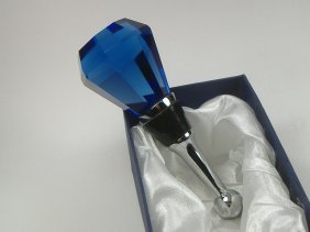 Ann Primrose Crystallera d'arte Murano Wine Stopper: A wine stopper is an essential wine accessory to close leftover wine bottles before refrigerating them. Wine stoppers are used because it is hard to put the original cork back into the bottleneck. Thi