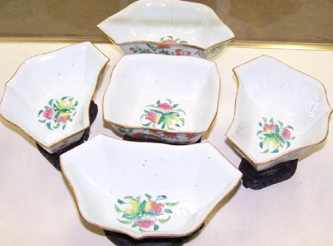 *5-PIECE CHINESE PORCELAIN BOWL SET (1 of 5)