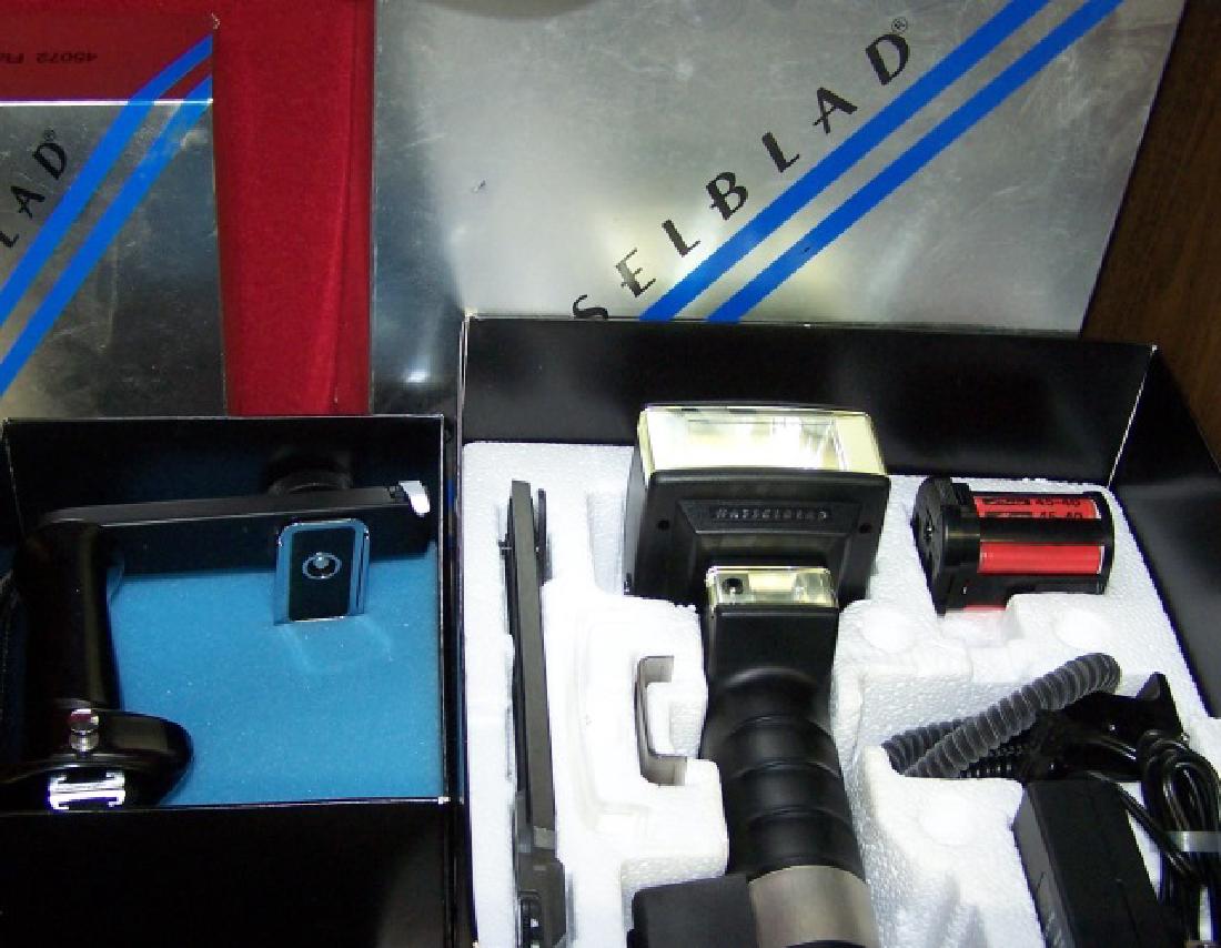 2 PIECES: Hasselblad Pro Flash 4504 and Flash Gun Bracket 1.