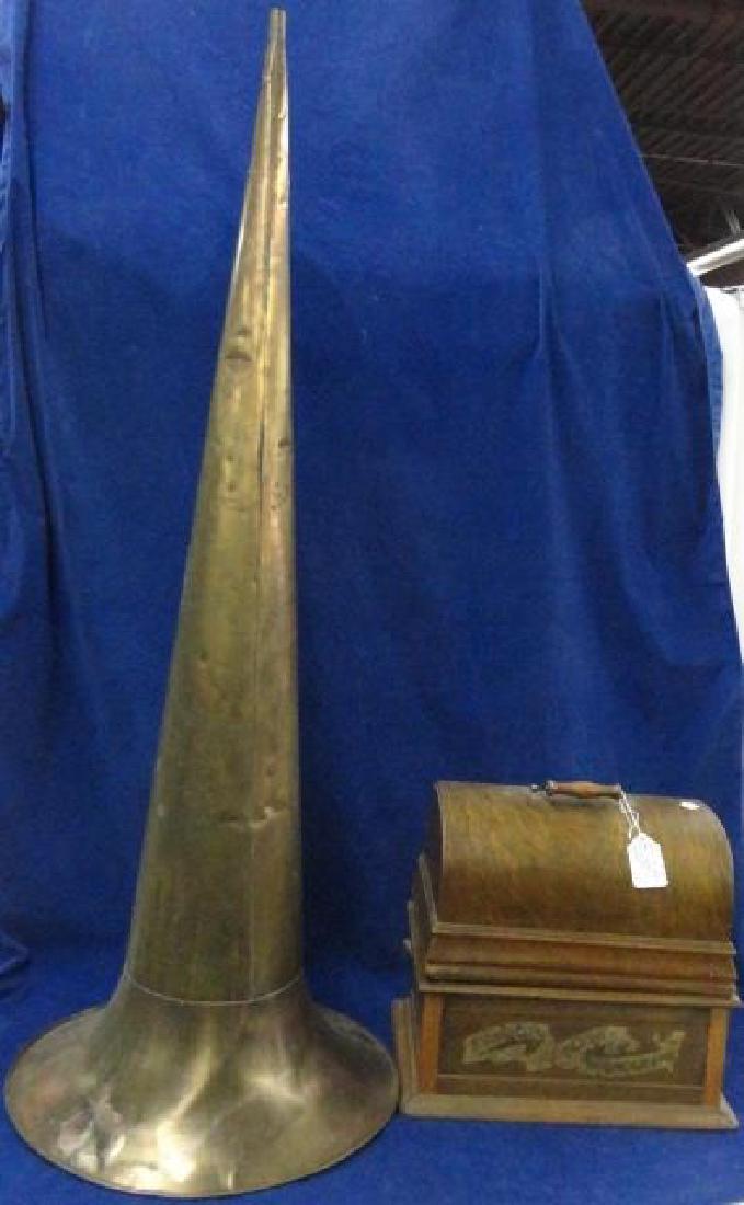 EDISON CONCERT TABLE-TOP PHONOGRAPH (1 of 3)