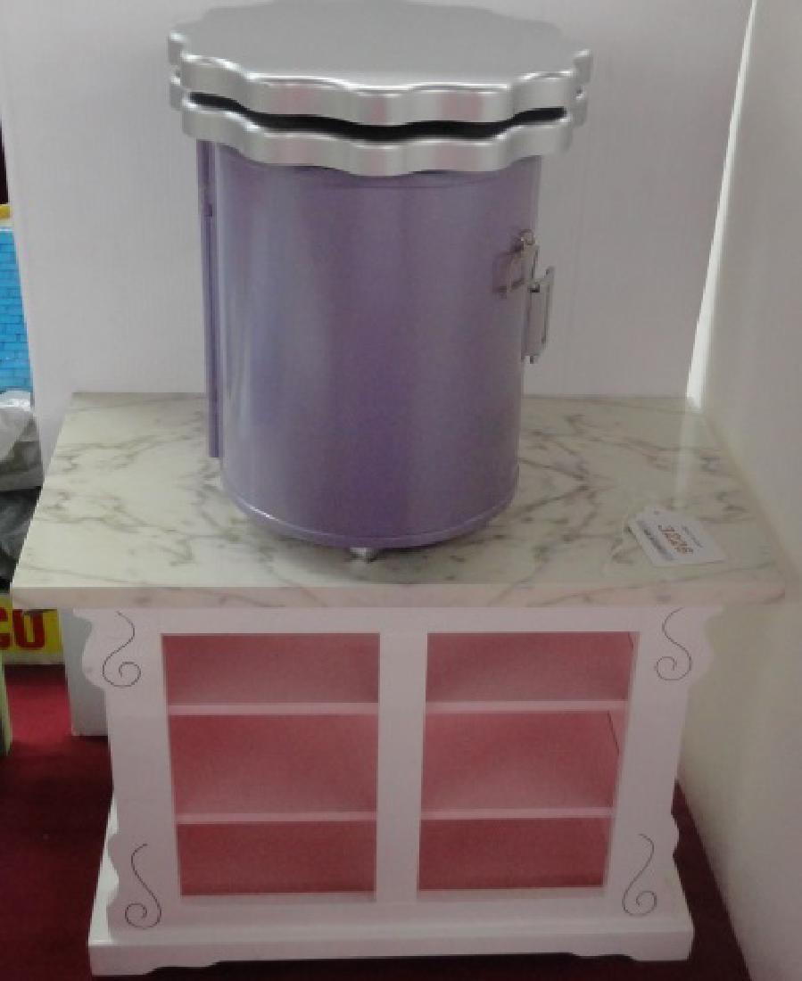 *2 PIECES OF AMERICAN DOLL FURNITURE (1 of 1)