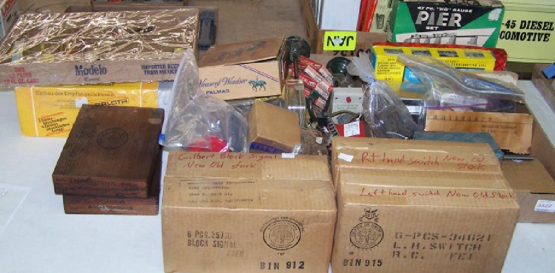 5 GROUPS OF TOY TRAIN ITEMS (1 of 1)