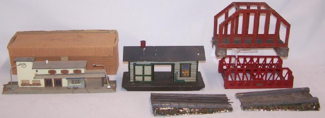 GROUP OF TRAIN ACCESSORIES (1 of 2)