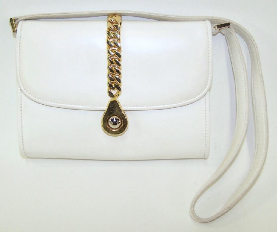 *LEATHER GUCCI PURSE (1 of 3)