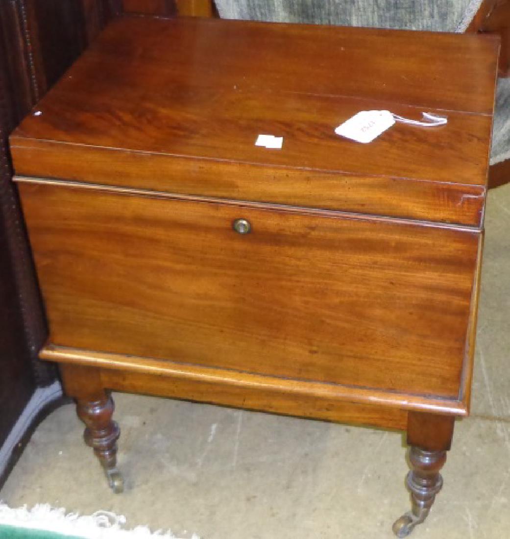 *GEORGIAN MAHOGANY CELLARETTE (1 of 1)