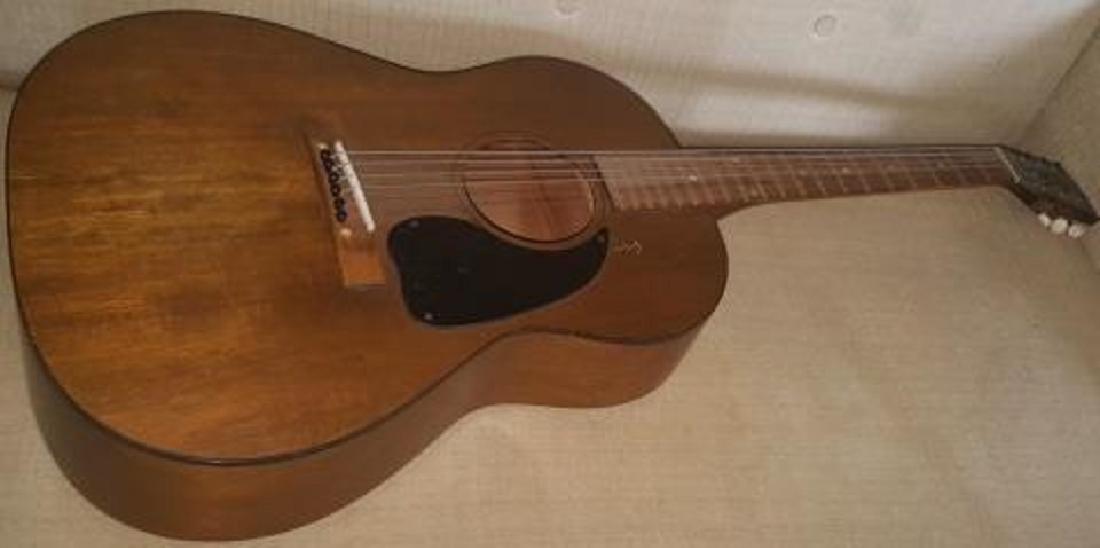 *GIBSON 6STRING ACOUSTIC GUITAR