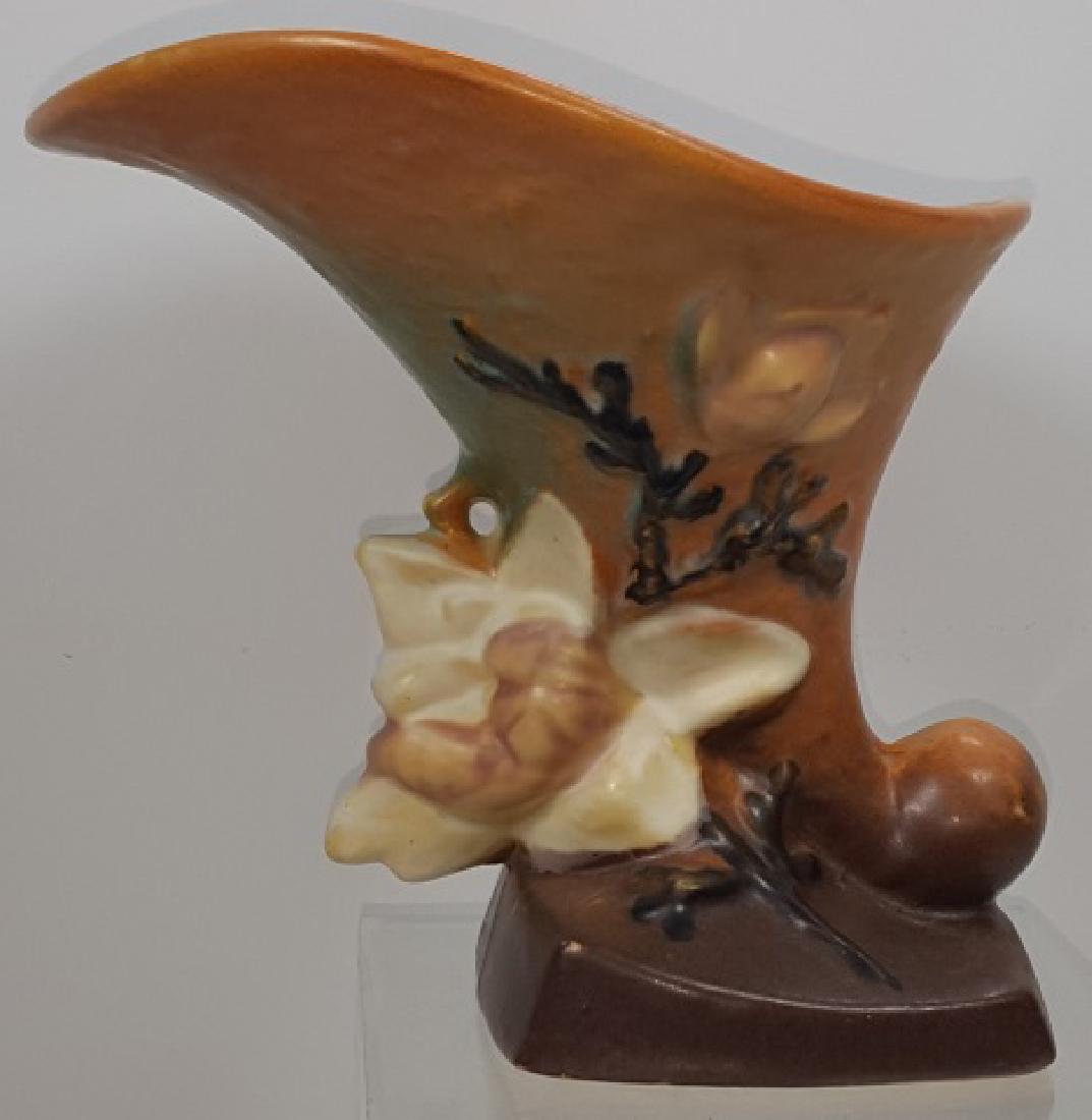 *ROSEVILLE ART POTTERY CORNUCOPIA VASE (1 of 2)