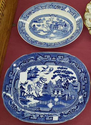 *2 BLUE WILLOW PLATTERS: 2 platters.