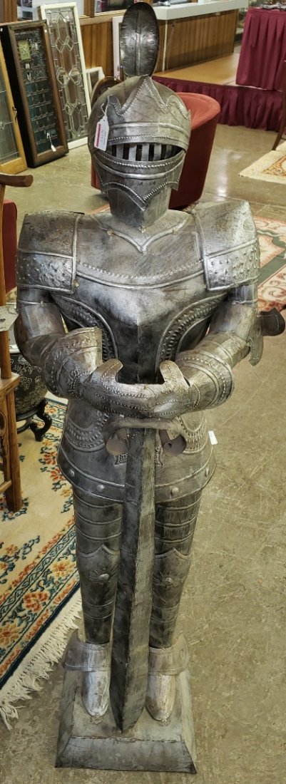 *REPRODUCTION SUIT OF ARMOR: Approximate height 67".