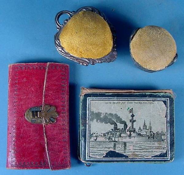 ***COLUMBIAN WORLD'S FAIR SEWING ITEMS| Two pincu: ***COLUMBIAN WORLD'S FAIR SEWING ITEMS| Two pincushions and two needle cases. CONDITION: Fine.>