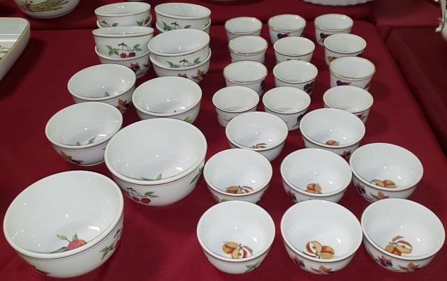 *33 PC SET ROYAL WORCESTER DINNERWARE: "Evesham" pattern, gold rimmed, comprising 12 ramekins, diameter 3 1/4", 8 footed bowls 3 7/8", 11 thick rim footed bowls 4 5/8" and 2 thick rim footed bowls 5 5/8".