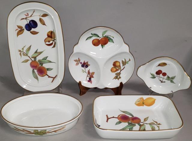 *7 PCS ROYAL WORCESTER DINNERWARE: "Evesham" pattern, gold rimmed, comprising serving dish 10 3/8" x 7", sandwich tray 13 1/4" x 7 7/8", 3 eared-tabbed round dishes, length 7 1/4", triple dish 9 1/4" and a casserole dish 10 1/4".