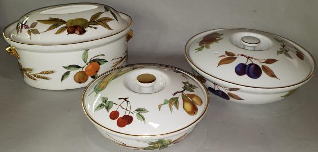 *3 PCS ROYAL WORCESTER DINNERWARE: "Evesham" pattern, gold rimmed, comprising oval casserole dish with lid 10 1/4", round casserole dish with lid 10 1/4" and a round casserole dish with lid 8 1/2".