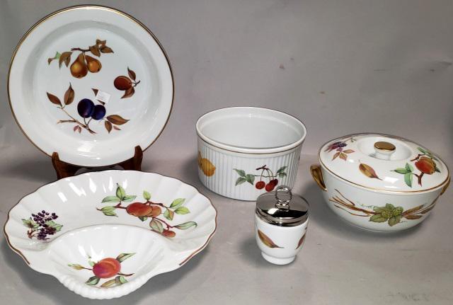 *9 PCS ROYAL WORCESTER DINNERWARE: "Evesham" pattern, gold rimmed, comprising 2 shell dishes 11 1/4", ribbed souffle dish 7" x 3 3/4", shallow bowl 10 1/4", circular serving bowl 6 5/8" without handles, 4 egg coddlers.
