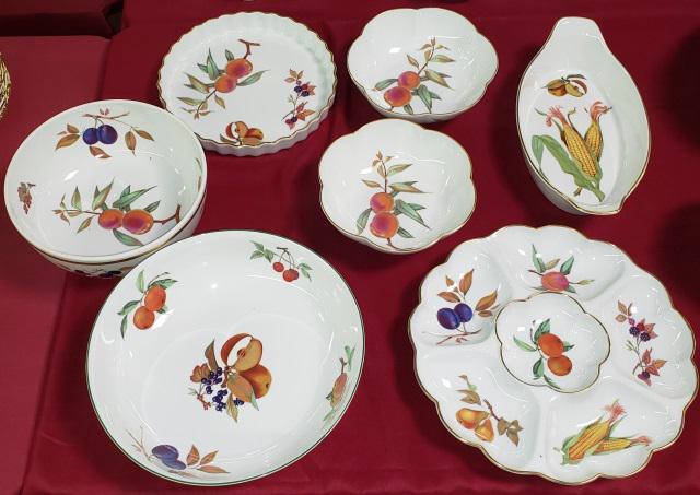 *8 PCS ROYAL WORCESTER DINNERWARE: "Evesham" pattern, gold rimmed, comprising chip and dip dish with 6 compartments 13 1/2", oval eared corn 13 7/8" x 7 1/4", oval platter 12 3/4" x 10 7/8", serving bowl 12 1/2" x 3" (green rim), 2 ser