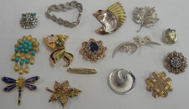 *GROUP OF COSTUME JEWELRY: 14 Trifari pins and 1 large Trifari fish pin.