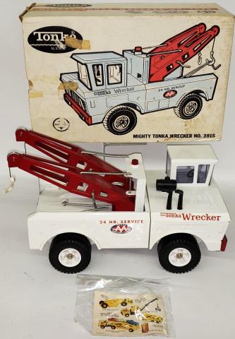 *TONKA WRECKER: Mighty Tonka Wrecker #3915, white, with original box.