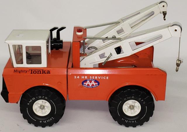 *TONKA WRECKER: Mighty Tonka Wrecker, orange.