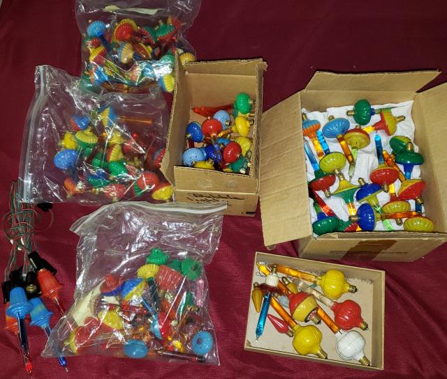 *GROUP OF VINTAGE BUBBLE CHRISTMAS LIGHTS: Bubble Christmas lights.
