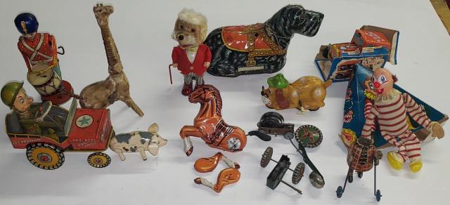 *GROUP OF VINTAGE WIND-UP TOYS: Including jeep, pig, drummer, etc.