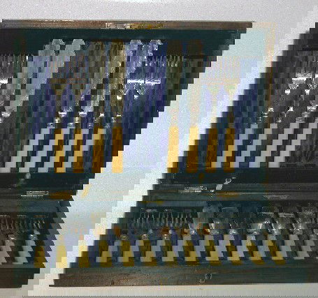 NINETEENTH CENTURY ENGLISH FISH SET| Comprising 1: NINETEENTH CENTURY ENGLISH FISH SET| Comprising 10 knives and 10 forks with bone handles enclosed in fitted case. CONDITION: Very good, case worn.