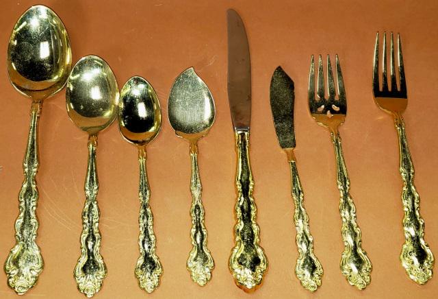 *SET OF ONEIDA 24k GOLD PLATED FLATWARE: 12 dinner forks, 12 salad forks, 12 teaspoons, 8 tablespoons, 11 dinner knives and 5 serving pieces.