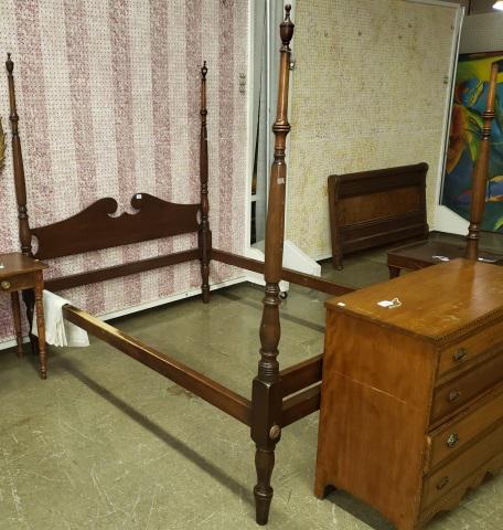 *4-POSTER BEDSTEAD: Full size.